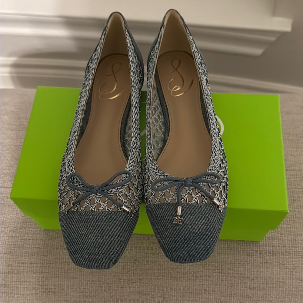 Stylish Women's Blue Flats